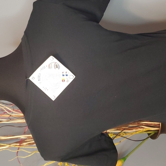 Pittsburgh Pirates Women's V Neck T Shirt Size Large NWOT - Picture 9 of 14